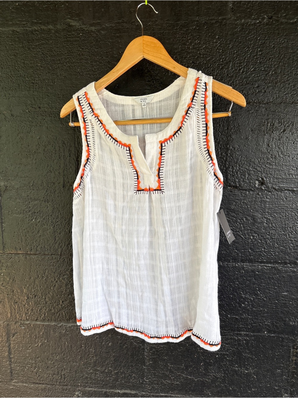 crown & ivy White Sleeveless Embroidered Tunic Top